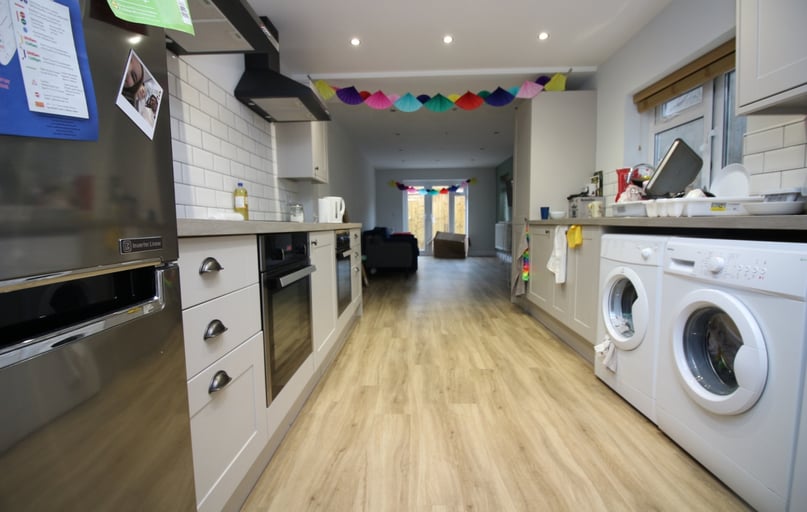 Cathays, Cardiff - Image 1