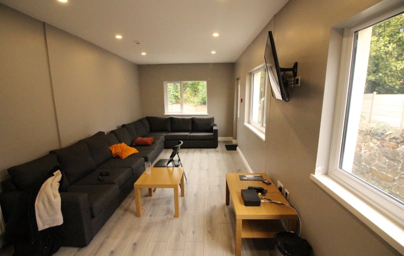 Cathays, Plasnewydd, Cardiff - Image 1