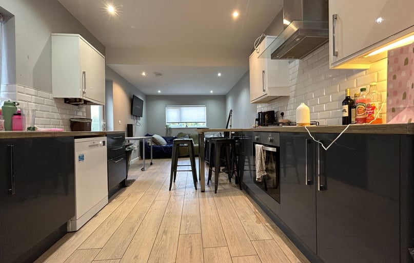 Roath, Plasnewydd, Cardiff - Image 1