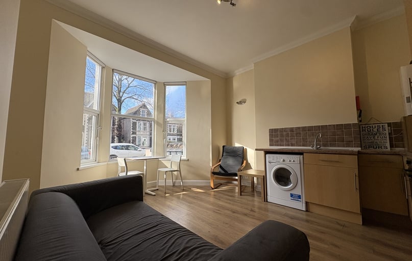 Roath, Plasnewydd, Cardiff - Image 1