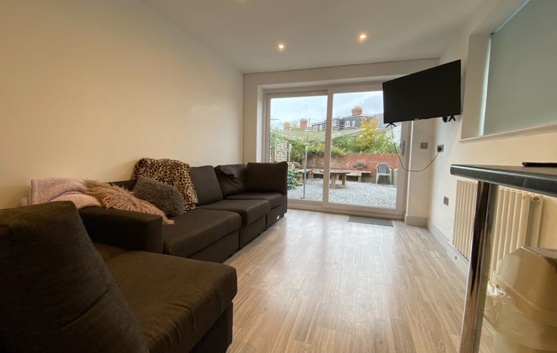 Cathays, Plasnewydd, Cardiff - Image 1