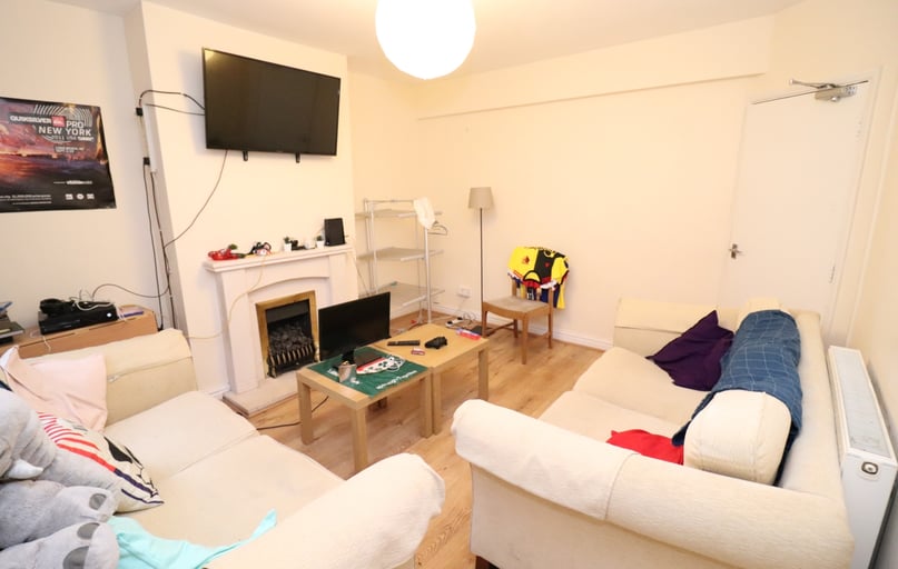 Cathays, Plasnewydd, Cardiff - Image 1