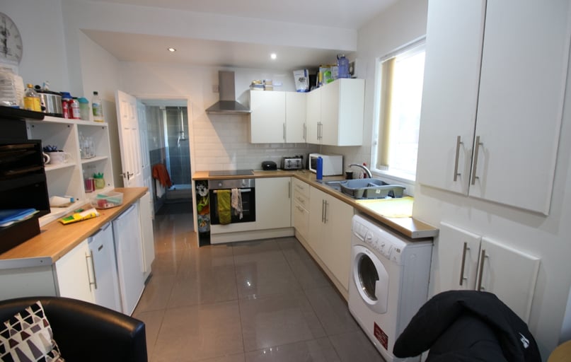 Roath, Plasnewydd, Cardiff - Image 1