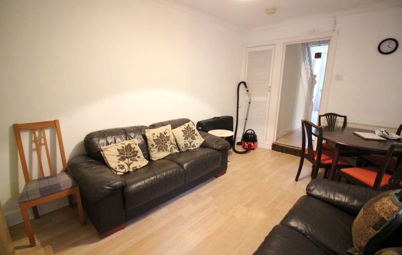 Roath, Plasnewydd, Cardiff - Image 1