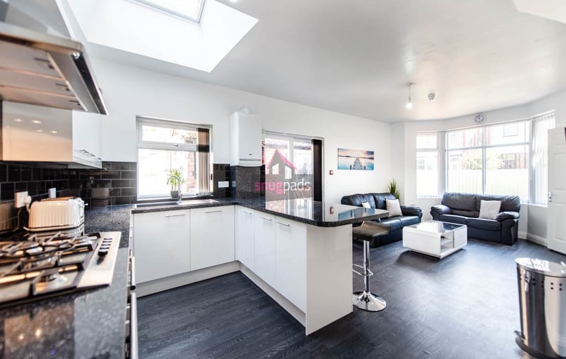 Salford, Irlams O' Th' Height - Image 1