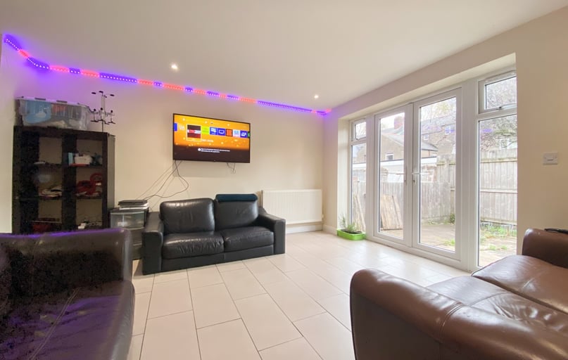 Cathays, Plasnewydd, Cardiff - Image 1