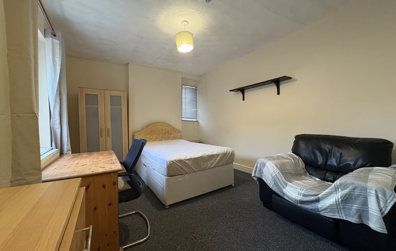 Cathays, Plasnewydd, Cardiff - Image 1