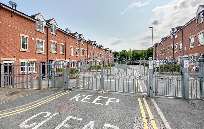 5 Blue Fox Close, City Centre, Leicester - Image 1