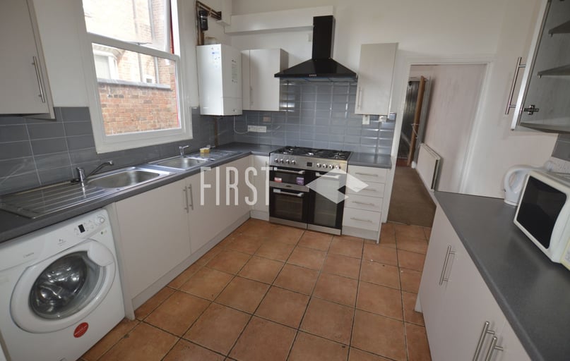 Queens Road, Clarendon Park, Leicester - Image 1