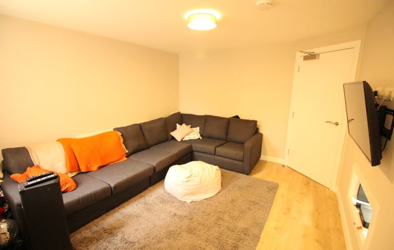 Cathays, Plasnewydd, Cardiff - Image 1