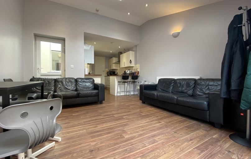 Cathays, Plasnewydd, Cardiff - Image 1