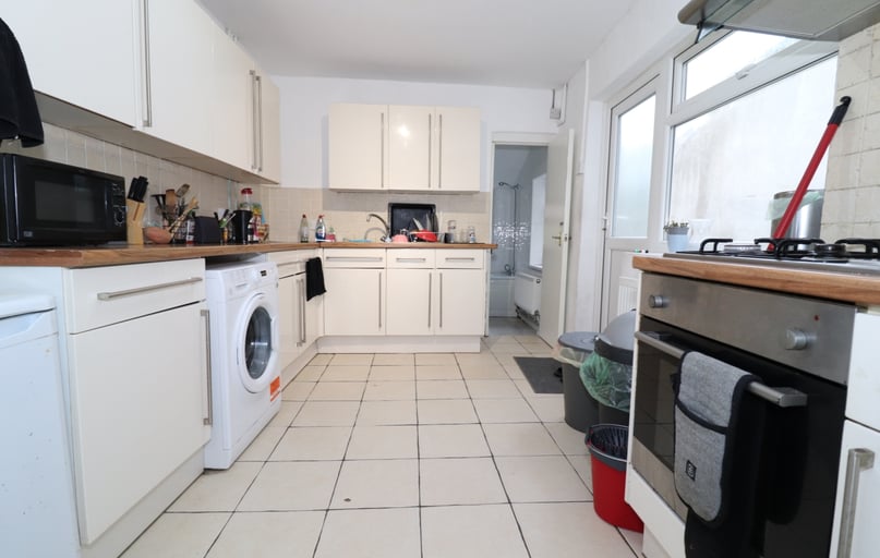 Roath, Plasnewydd, Cardiff - Image 1
