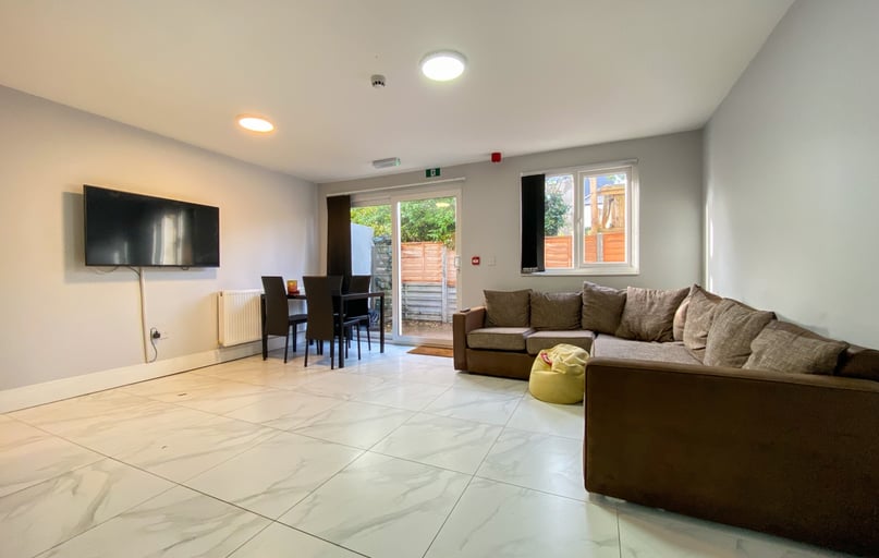 Cathays, Plasnewydd, Cardiff - Image 1