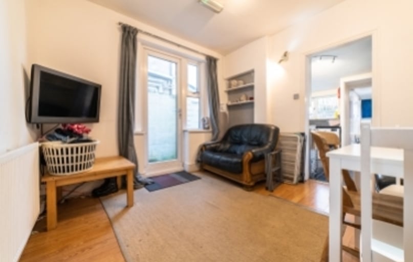 Roath, Plasnewydd, Cardiff - Image 1