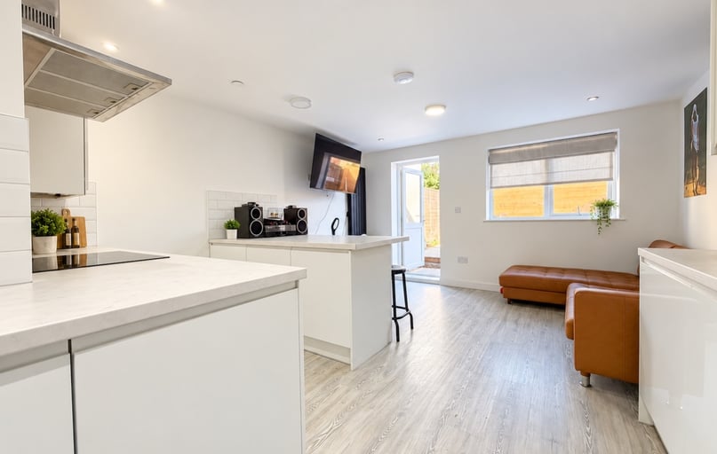 Cathays, Plasnewydd, Cardiff - Image 1