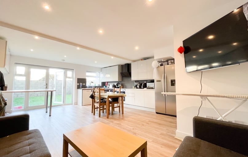 Cathays, Plasnewydd, Cardiff - Image 1