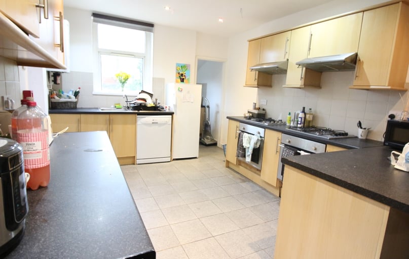 Roath, Cathays, Cardiff - Image 1