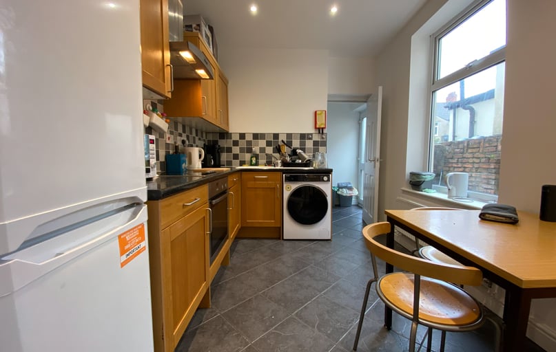 Cathays, Plasnewydd, Cardiff - Image 1