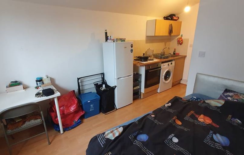  3, 16, Cathays, Cardiff - Image 1