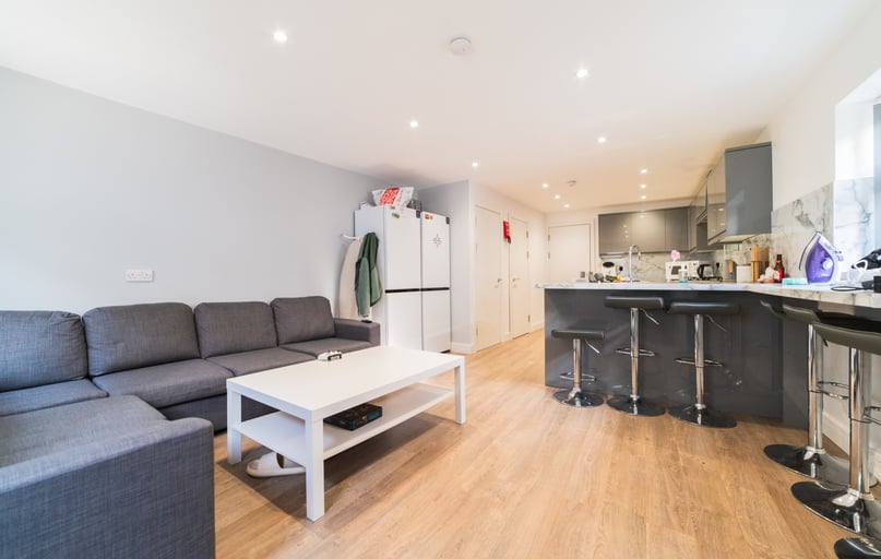Roath, Plasnewydd, Cardiff - Image 1