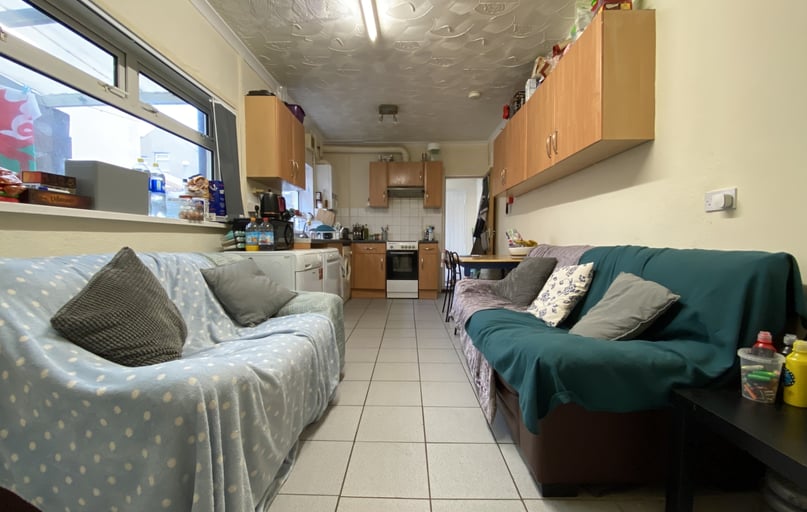 Cathays, Cardiff - Image 1