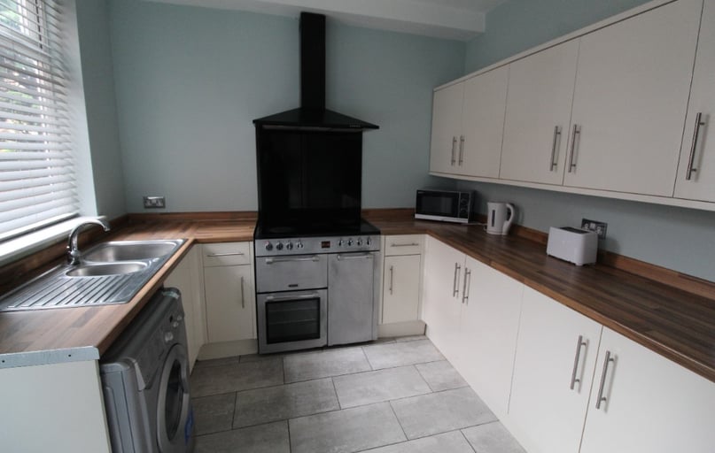 Elmsthorpe Avenue (5 BED), Lenton, Nottingham - Image 1