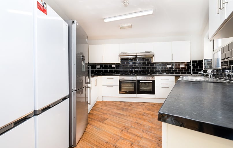 Radford Road, New Basford, Nottingham - Image 1