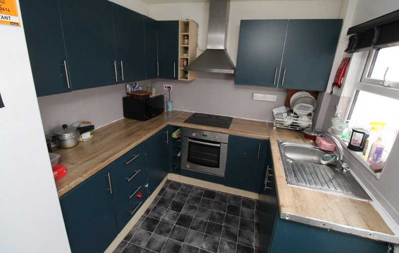 Montpelier Road (4 Bed), Dunkirk, Nottingham - Image 1