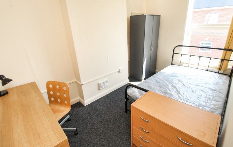 Montpelier Road (4 Bed), Dunkirk, Nottingham - Image 1