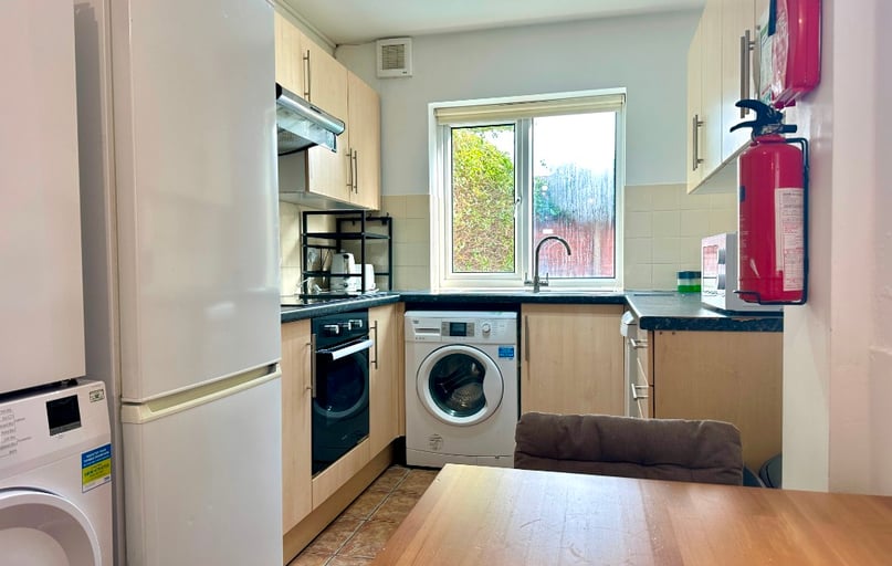 (26/27) Glentworth Road, Bobbers Mill, Nottingham - Image 1