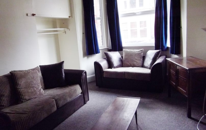 (4BED) Derby Grove, Radford, Nottingham - Image 1