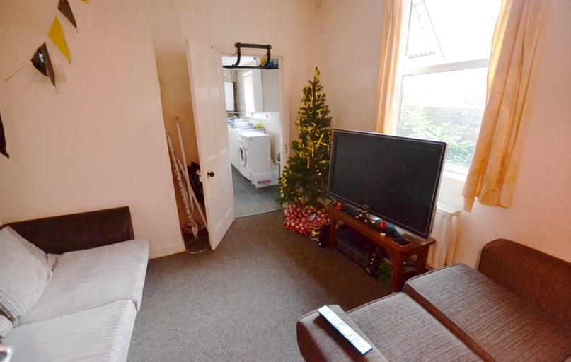 (4BED) Kimbolton Avenue, Radford, Nottingham - Image 1