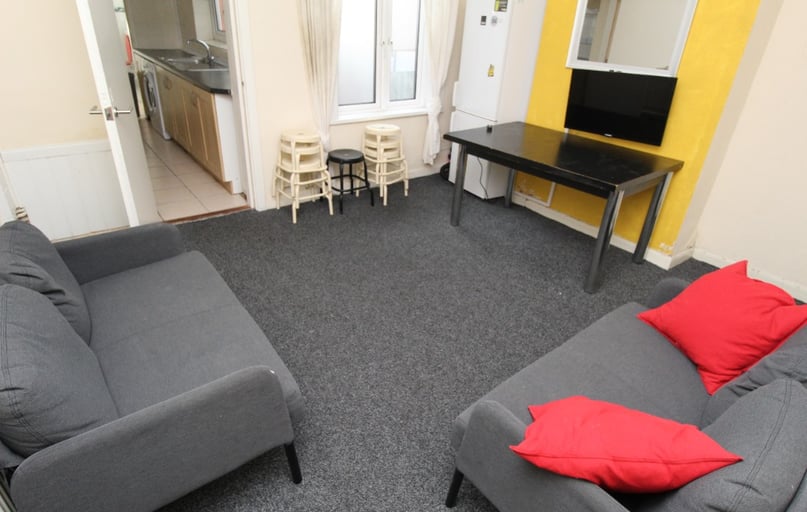 Montpelier Road (4 Bed), Dunkirk, Nottingham - Image 1