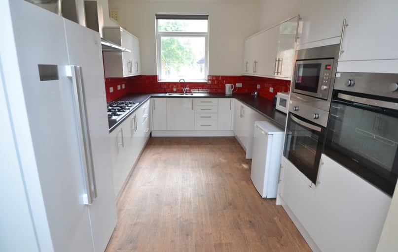 (1 Room) Forest Road East, Arboretum, Nottingham - Image 1
