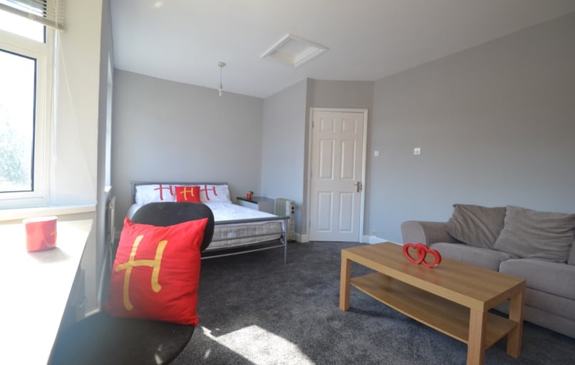 Lace Street (5 Bed), Dunkirk, Nottingham - Image 1
