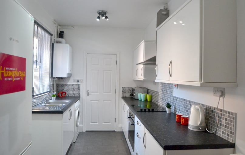 (4 Bed) Watkin Street, Hockley, Nottingham - Image 1