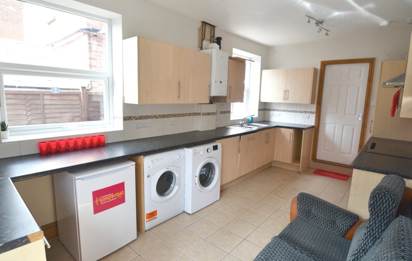 (5 Bed) Melton Road, West Bridgford, Nottingham - Image 1