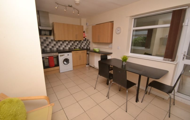 (4BED) Allenfield Court, Park Road, Lenton, Nottingham - Image 1