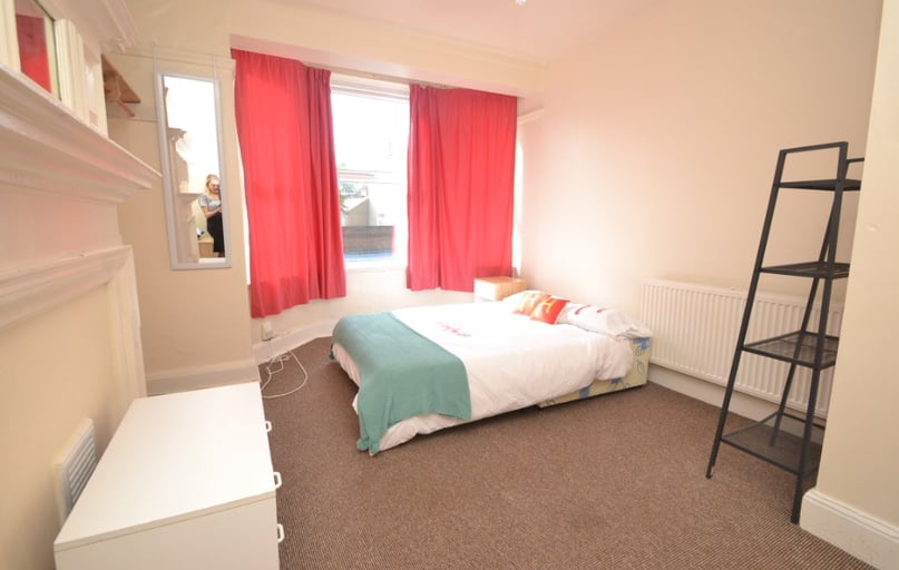 (5 Bed) Derby Road, Radford, Nottingham - Image 1