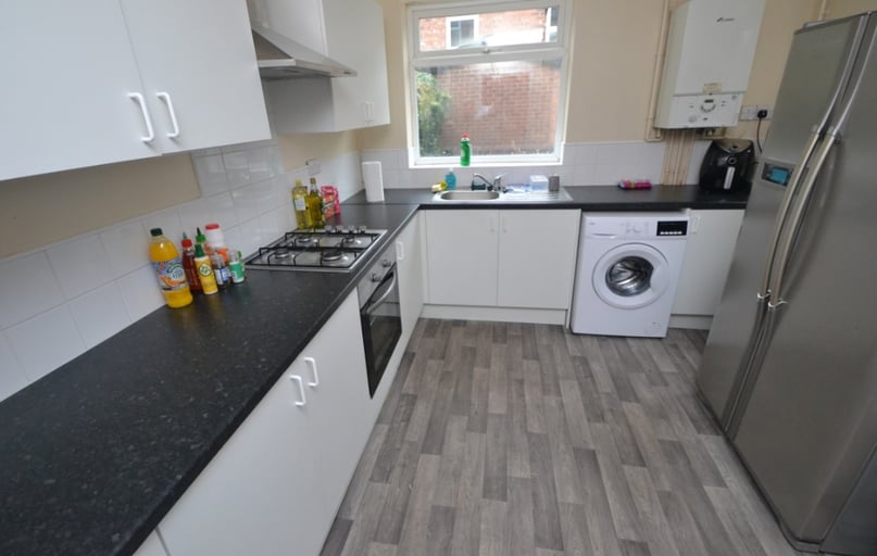 (4 Bed) Johnson Road, Lenton, Nottingham - Image 1