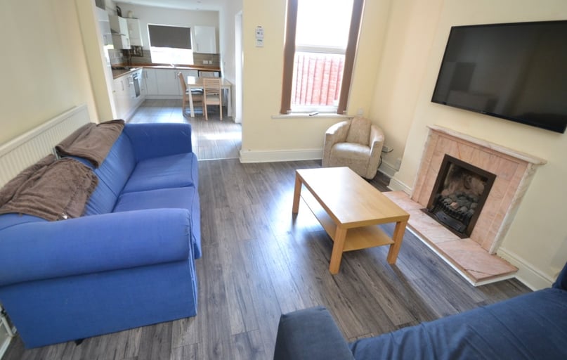 (5 Bed) Harrington Drive, Lenton, Nottingham - Image 1