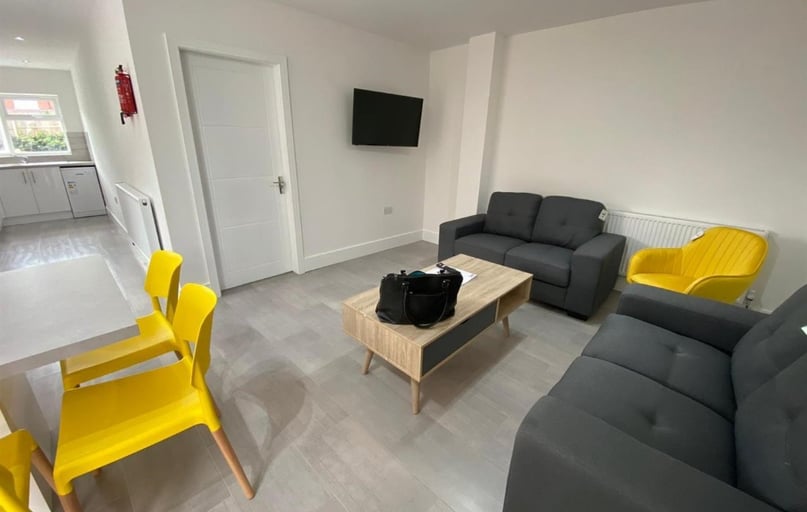 Queens Road East, Beeston, Nottingham - Image 1