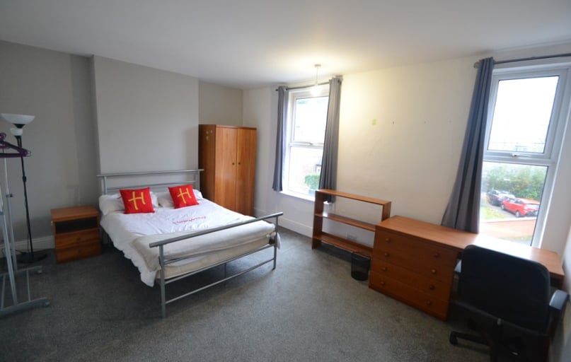 (1 Room) Highfield Road, Dunkirk, Nottingham - Image 1
