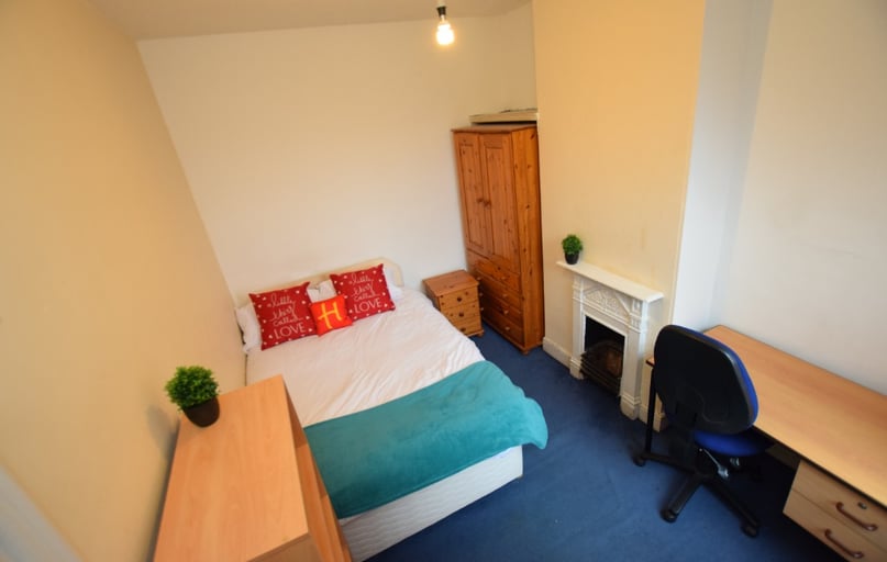 Lutterworth Road, Abington, Northampton - Image 1