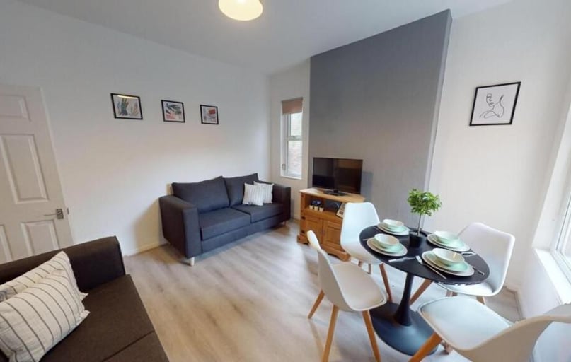 Queens Road East, Beeston, Nottingham - Image 1