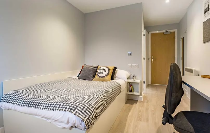 7-Bed Club Ensuite, Mary Parker House, 17 Apsley Road, Mutley, Plymouth - Image 1