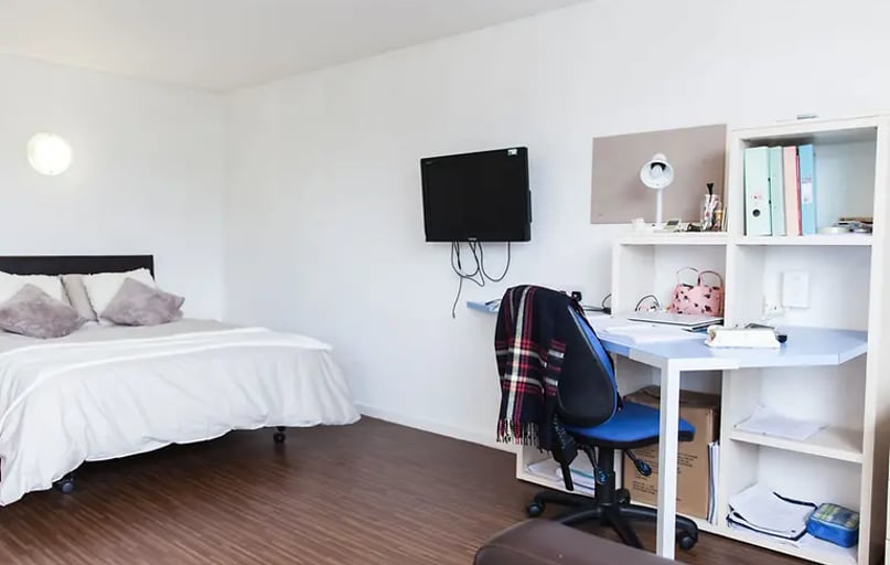 1-Bed Apartment, Holly Court, High Kingsdown, Clifton, Bristol - Image 1