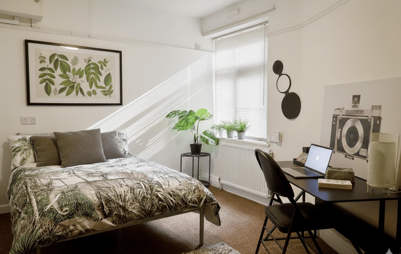 Studio Flat, Carfax Court Flats, 7 Lower Park Road, Victoria Park, Manchester - Image 1