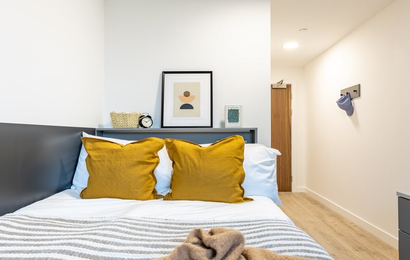 Classic 6 Bed Upper Floor Ensuite, Waterside, 58-62 Avon Street, City Centre, Bristol - Image 1
