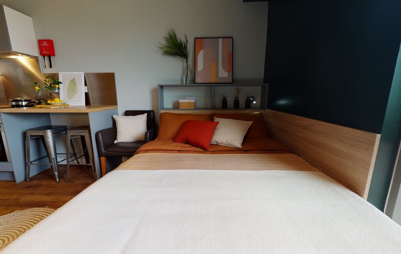 Gold Studio Plus, iQ Knight House, 75 St George's Close, City Centre, Sheffield - Image 1